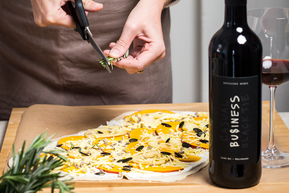 Flammkuchen mit Kürbis und Apfel