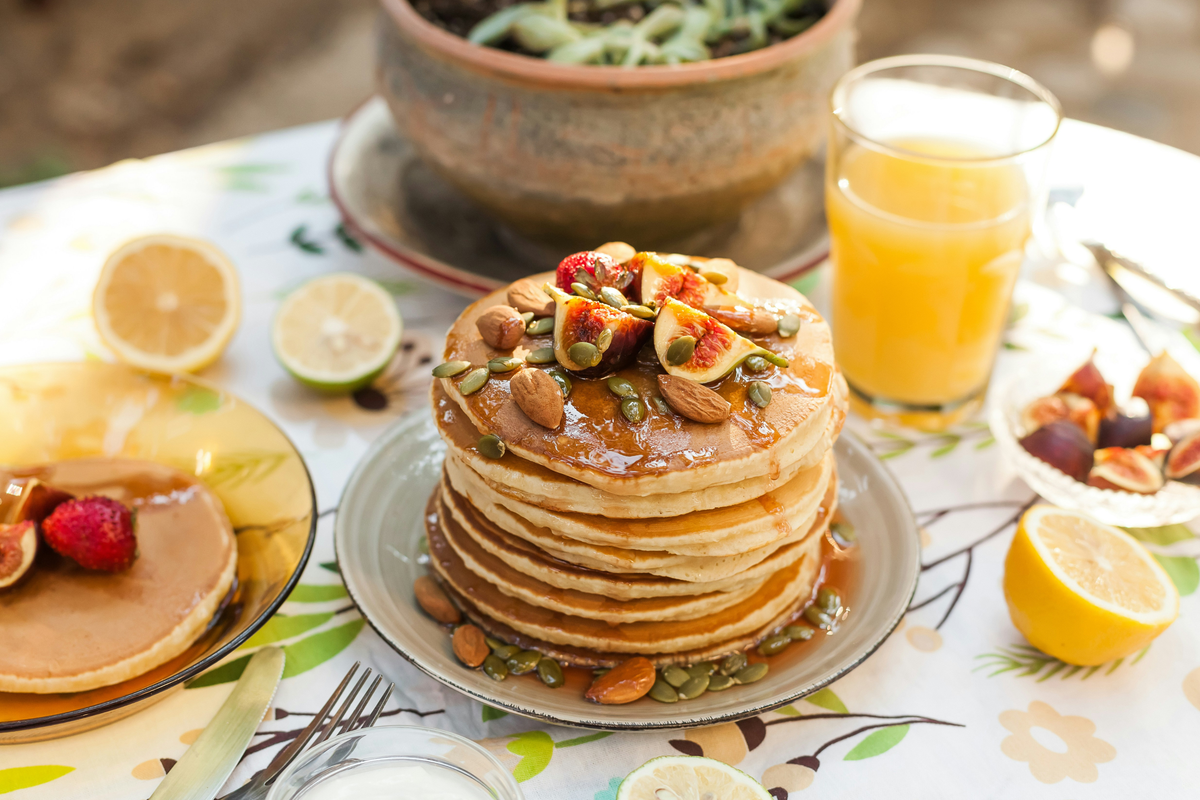 Fluffige Apfel-Pancakes mit Toppings