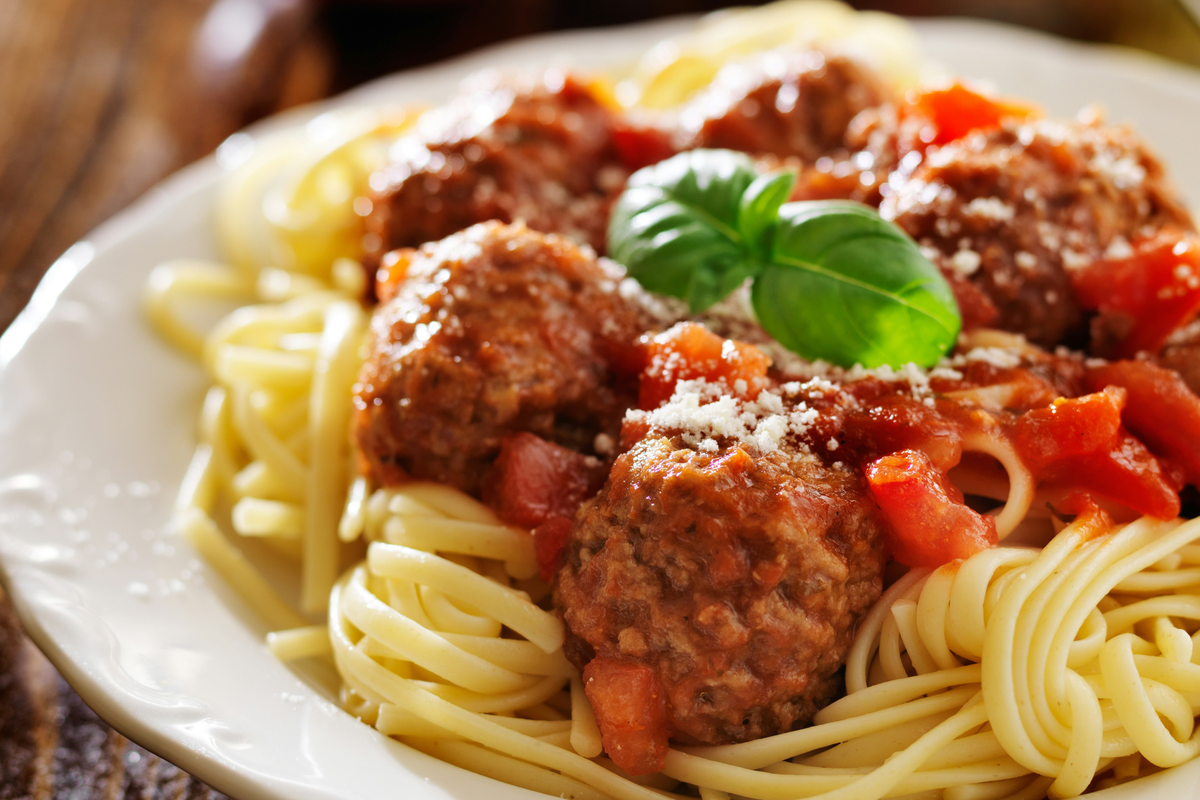 Spaghetti mit Fleischbällchen Italienische Art