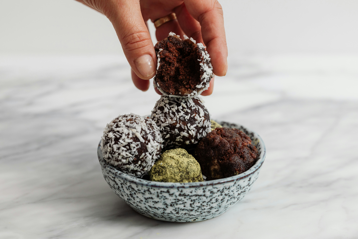 Kokos-Mandel-Dattel-Bällchen